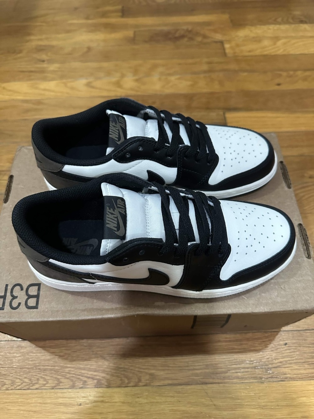 *Slightly Used* Jordan 1 Low Big Kid White Brown (CZ0858-102) Size 6Y